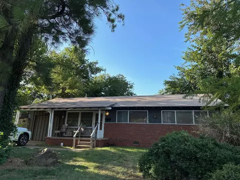 121 Gill Dr, Midwest City, OK 73110