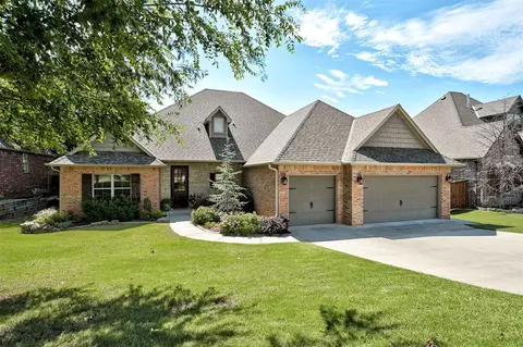 2501 Cheval Pointe Dr, Edmond, OK 73034