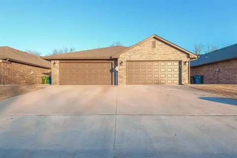 316 Chalk Hill Ct, Edmond, OK 73003