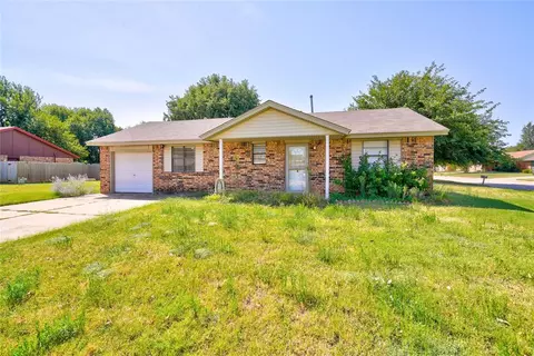 1142 W Gladys Way, Mustang, OK 73064