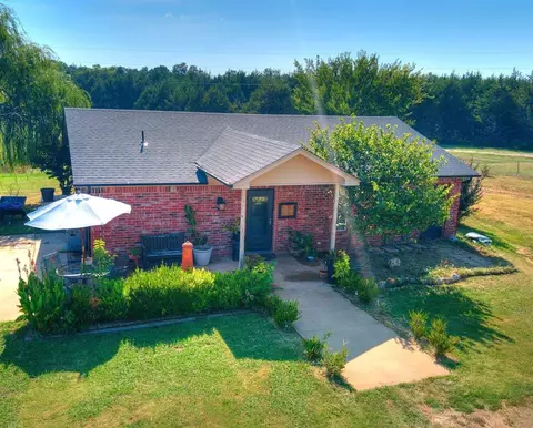 9100 John Amos Rd, Noble, OK 73068