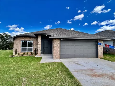 902 Shady Grove Ln, Harrah, OK 73045