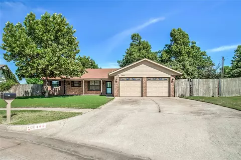 405 Williams Dr, Moore, OK 73160