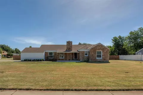 5704 N Macarthur Blvd, Warr Acres, OK 73122