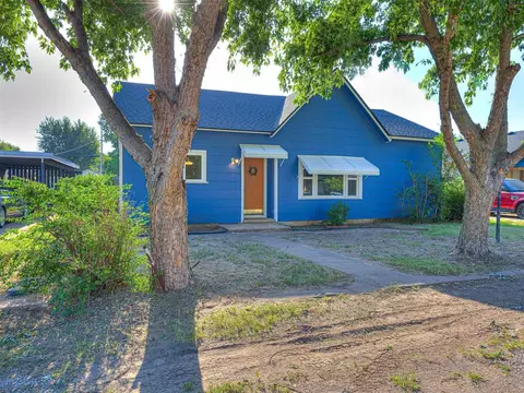 320 S Hickory St, Crescent, OK 73028