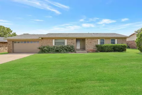 2012 W 7th Pl, Elk City, OK 73644
