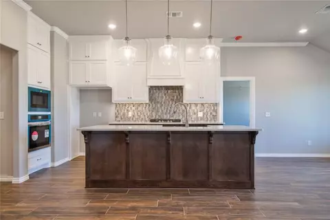 8305 NW 163rd St, Edmond, OK 73013