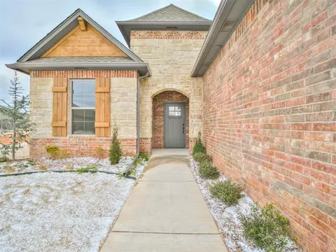 4608 Hambletonian Ln, Mustang, OK 73064
