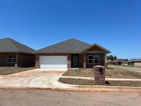 12501 SW 13 St, Yukon, OK 73099