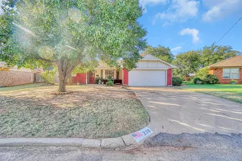 236 William Dr, Altus, OK 73521 photo 2