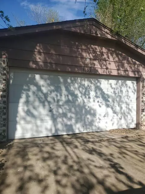 4103 N Oak Grove Dr, Midwest City, OK 73110