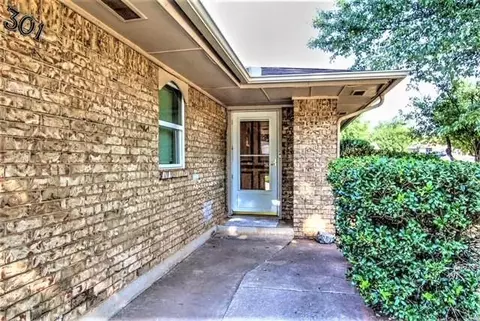 301 E Forest Ln, Mustang, OK 73064 photo 3