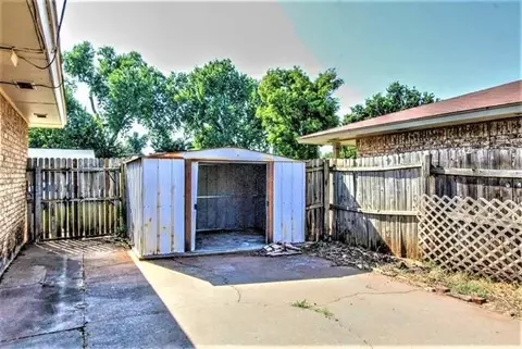 301 E Forest Ln, Mustang, OK 73064 photo 4