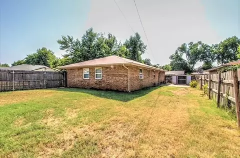 301 E Forest Ln, Mustang, OK 73064 photo 6