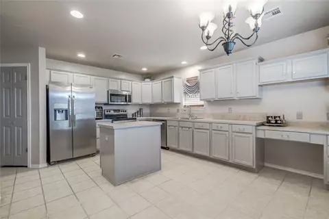9009 NW 99th St, Yukon, OK 73099