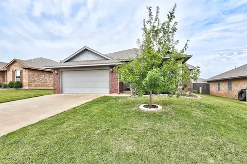 9917 Summerhill Ln, Yukon, OK 73099