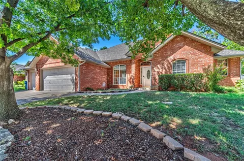 2500 Fernwood Dr, Edmond, OK 73034
