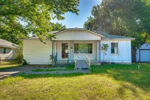 1026 S Cherry St, Ada, OK 74820 photo 2