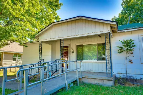 1026 S Cherry St, Ada, OK 74820 photo 4