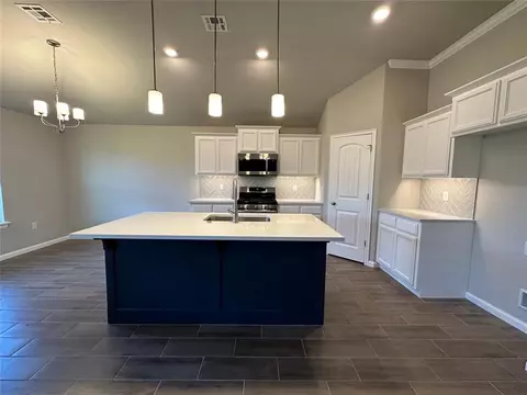11829 SW 9th St, Yukon, OK 73099
