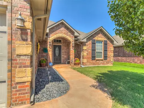 3105 Canton Trl, Yukon, OK 73099