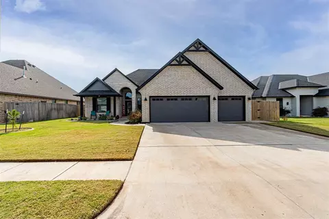 9300 NW 82nd St, Yukon, OK 73099