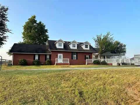 47990 Garretts Lake Rd, Shawnee, OK 74804