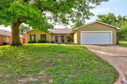 308 Sahoma Ter, Edmond, OK 73013