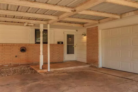516 Fox Ave, Moore, OK 73160 photo 2