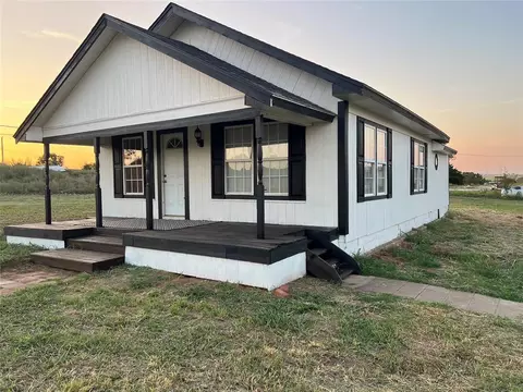 23879 E 1035 Rd, Weatherford, OK 73096