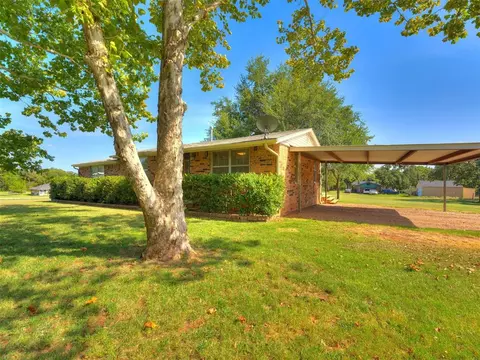 6716 E Waterloo Rd, Edmond, OK 73034 photo 3