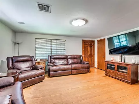 6716 E Waterloo Rd, Edmond, OK 73034 photo 4