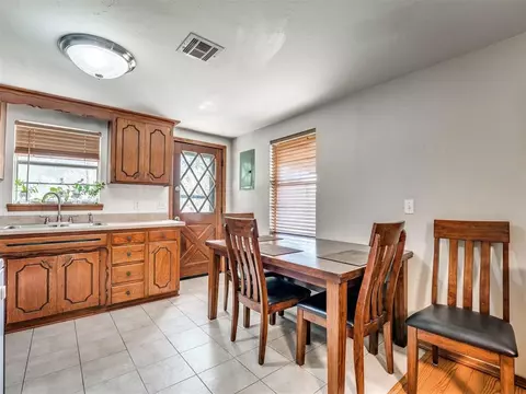 6716 E Waterloo Rd, Edmond, OK 73034 photo 8