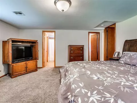 6716 E Waterloo Rd, Edmond, OK 73034 photo 22