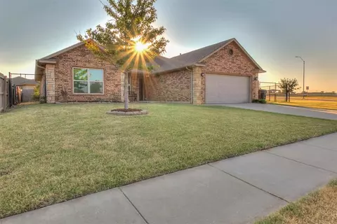 1205 Dreessen Dr, Moore, OK 73160