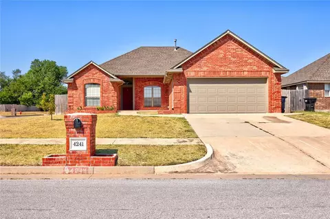 4241 Kensington Dr, Moore, OK 73160