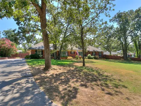 1605 Dawson Ln, Shawnee, OK 74804
