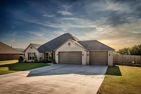 1301 Poko Mountain Ln, Lawton, OK 73507