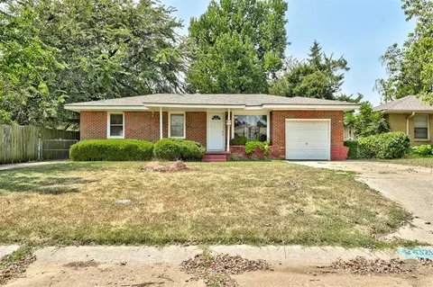 4321 N Stanley Ave, Warr Acres, OK 73122