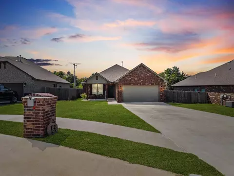 271 Timber Ln, Harrah, OK 73045