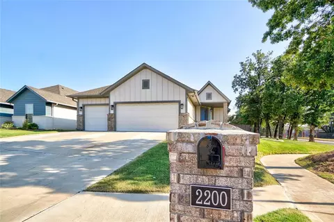 2200 Alta Vista Ln, Edmond, OK 73034