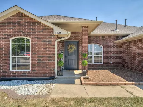 4228 Manhattan Dr, Moore, OK 73160