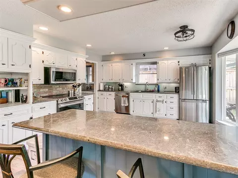 4005 N Riverside Dr, Bethany, OK 73008 photo 3