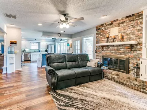 4005 N Riverside Dr, Bethany, OK 73008 photo 8