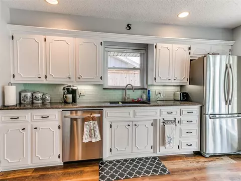 4005 N Riverside Dr, Bethany, OK 73008 photo 4