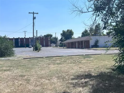 5707 NW 42nd St, Warr Acres, OK 73122