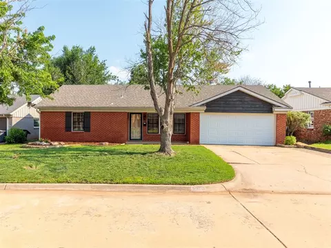 2308 Huntleigh St, The Village, OK 73120