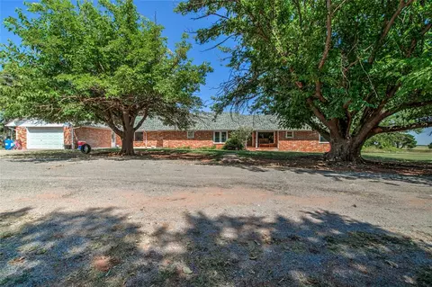 11307 N 2090 Rd, Canute, OK 73626