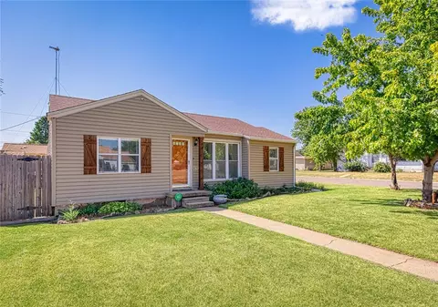 724 W D Ave, Elk City, OK 73644