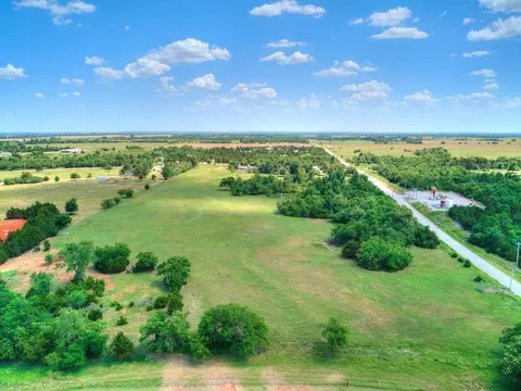 8 Banner Rd, El Reno, OK 73036